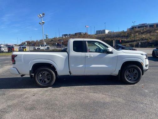 2025 Nissan Frontier SV