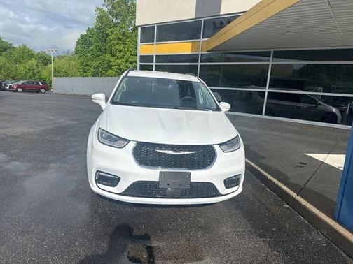 2022 Chrysler Pacifica Touring-L