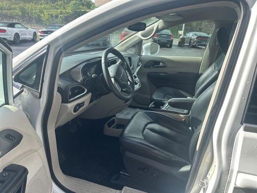 2022 Chrysler Pacifica Touring-L