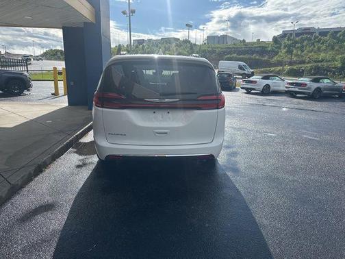 2022 Chrysler Pacifica Touring-L