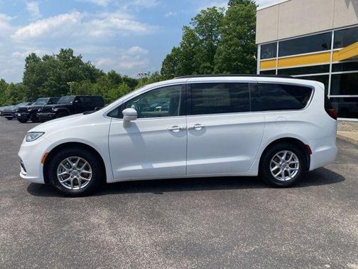 2022 Chrysler Pacifica Touring-L
