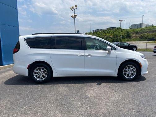 2022 Chrysler Pacifica Touring-L