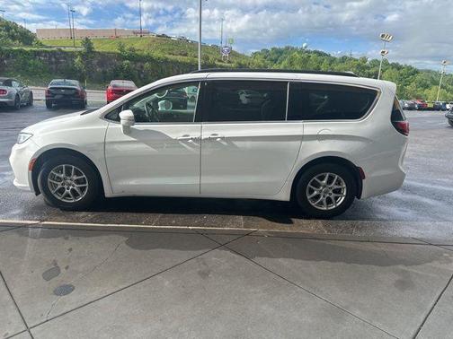 2022 Chrysler Pacifica Touring-L