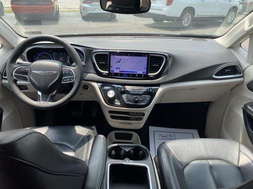 2022 Chrysler Pacifica Touring-L