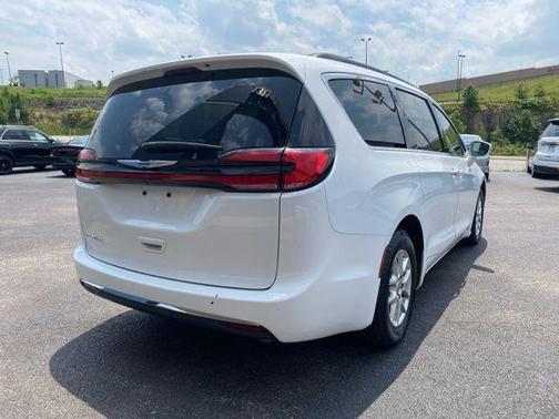 2022 Chrysler Pacifica Touring-L