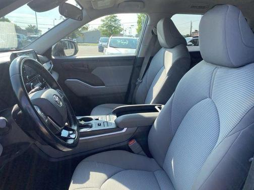 2020 Toyota Highlander LE