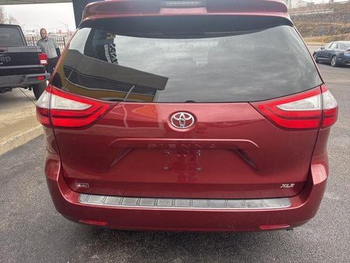 2017 Toyota Sienna L