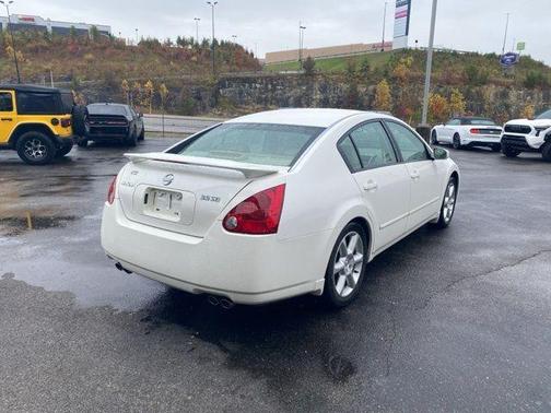 2004 Nissan Maxima SE