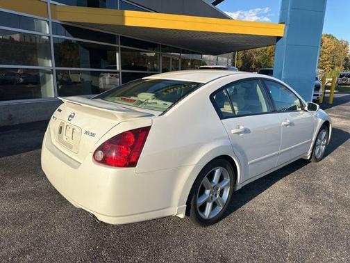2004 Nissan Maxima SE