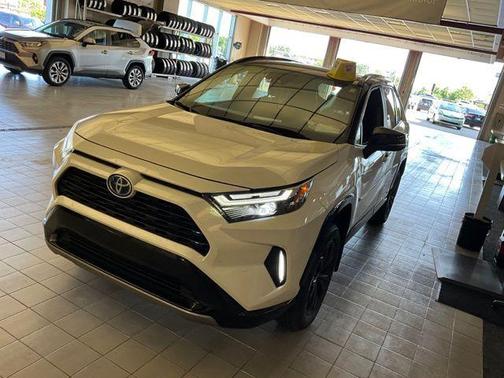 2022 Toyota RAV4 Hybrid SE