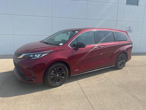 2021 Toyota Sienna XSE 7 Passenger