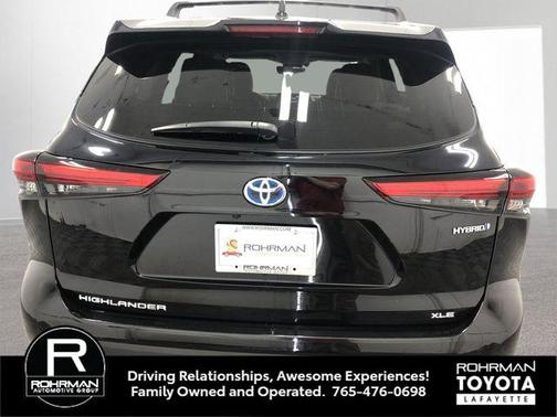 Midnight Black Metallic 2021 Toyota Highlander Hybrid XLE