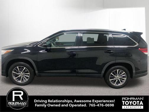 Midnight Black Metallic 2019 Toyota Highlander XLE