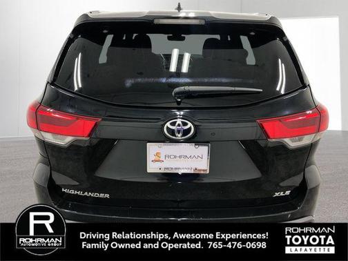 Midnight Black Metallic 2019 Toyota Highlander XLE