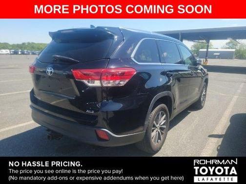 Midnight Black Metallic 2019 Toyota Highlander XLE