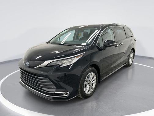 2022 Toyota Sienna Limited 7-Passenger