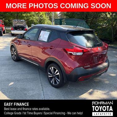Cayenne Red/Super Black 2018 Nissan Kicks SR
