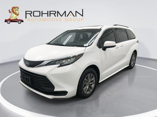 2023 Toyota Sienna LE