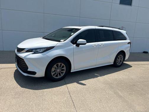 2023 Toyota Sienna LE