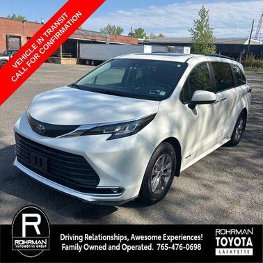 Blizzard Pearl 2021 Toyota Sienna XLE 8 Passenger