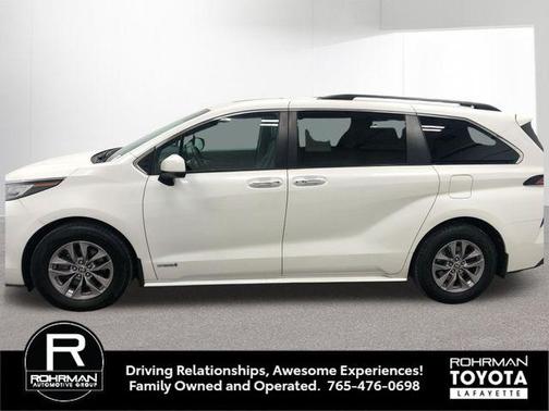 Blizzard Pearl 2021 Toyota Sienna XLE 8 Passenger