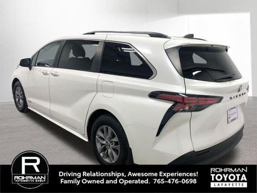 Blizzard Pearl 2021 Toyota Sienna XLE 8 Passenger