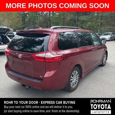 Salsa Red Pearl 2019 Toyota Sienna XLE