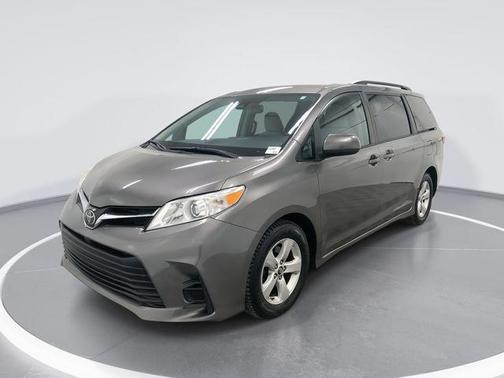 2020 Toyota Sienna LE