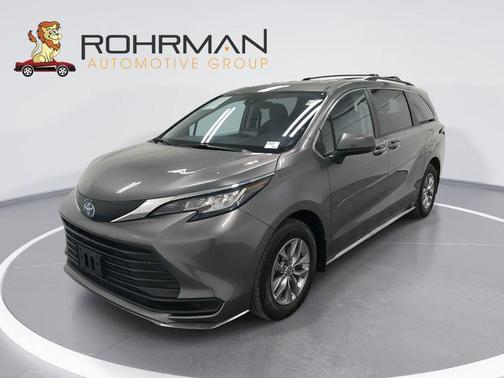 2023 Toyota Sienna LE