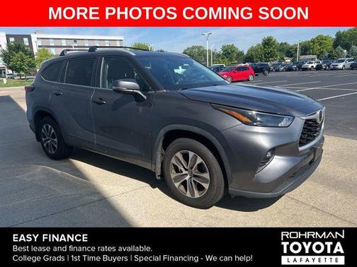 Magnetic Gray Metallic 2023 Toyota Highlander XLE