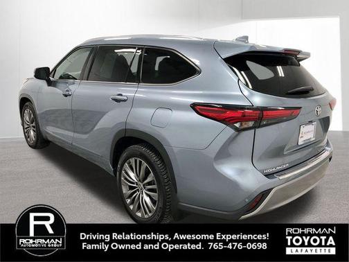 Moon Dust 2021 Toyota Highlander Platinum