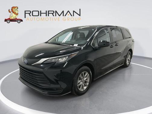2024 Toyota Sienna LE