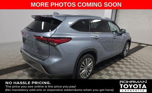 Moon Dust 2020 Toyota Highlander Hybrid Platinum