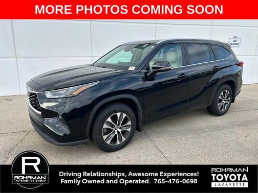 Midnight Black Metallic 2023 Toyota Highlander Hybrid XLE