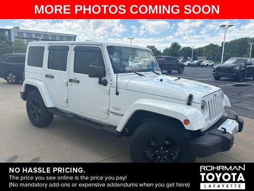 Bright White Clearcoat 2013 Jeep Wrangler Unlimited Sahara