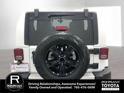 Bright White Clearcoat 2013 Jeep Wrangler Unlimited Sahara