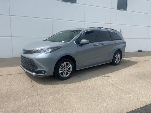 2023 Toyota Sienna Woodland Edition