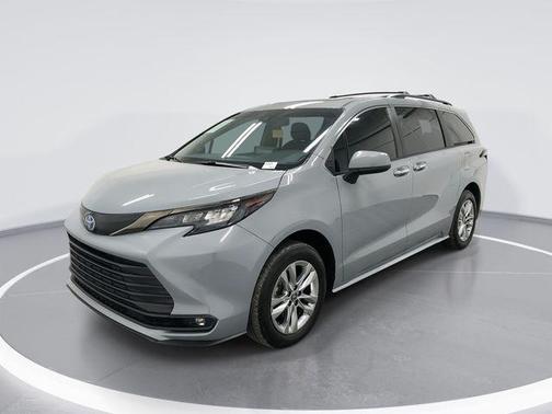 2023 Toyota Sienna Woodland Edition