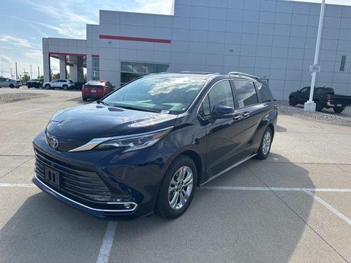 2023 Toyota Sienna Platinum 7 Passenger