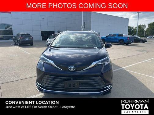 2023 Toyota Sienna Platinum 7 Passenger