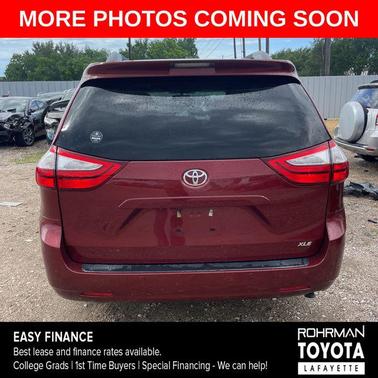 Salsa Red Pearl 2017 Toyota Sienna XLE