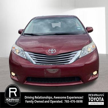 Salsa Red Pearl 2017 Toyota Sienna XLE