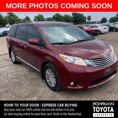 Salsa Red Pearl 2017 Toyota Sienna XLE