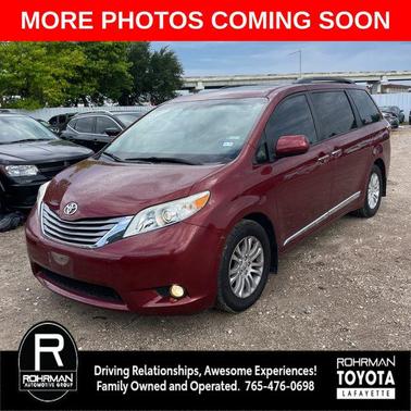 Salsa Red Pearl 2017 Toyota Sienna XLE