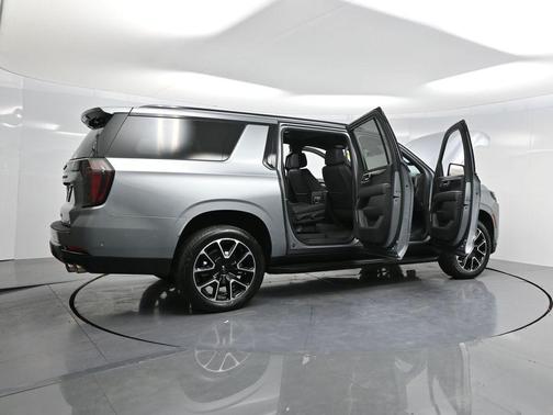 2025 Chevrolet Suburban RST