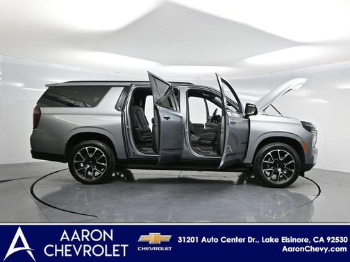 2025 Chevrolet Suburban RST