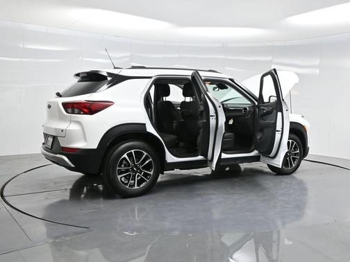 Summit White 2025 Chevrolet Trailblazer LT