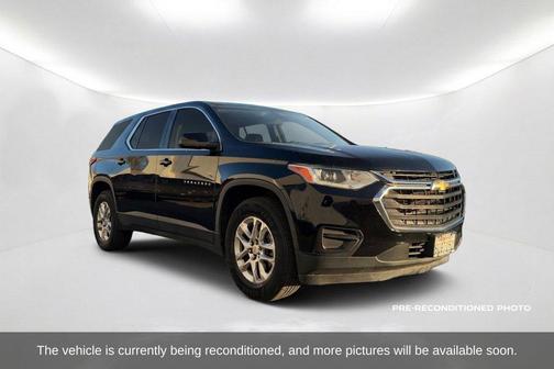 Mosaic Black Metallic 2021 Chevrolet Traverse LS