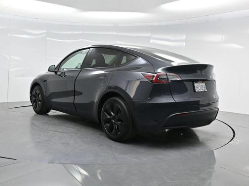 2025 Tesla Model Y Long Range Dual Motor All-Wheel Drive