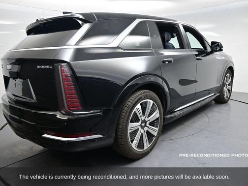 2025 Cadillac Escalade IQ Luxury 2